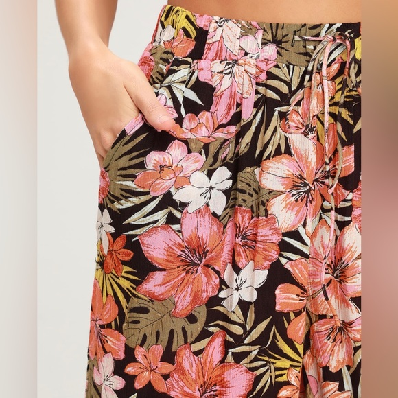 Billabong. Heart Beats Black Tropical Print Wide-Leg Pants. Size:Small - Picture 2 of 6